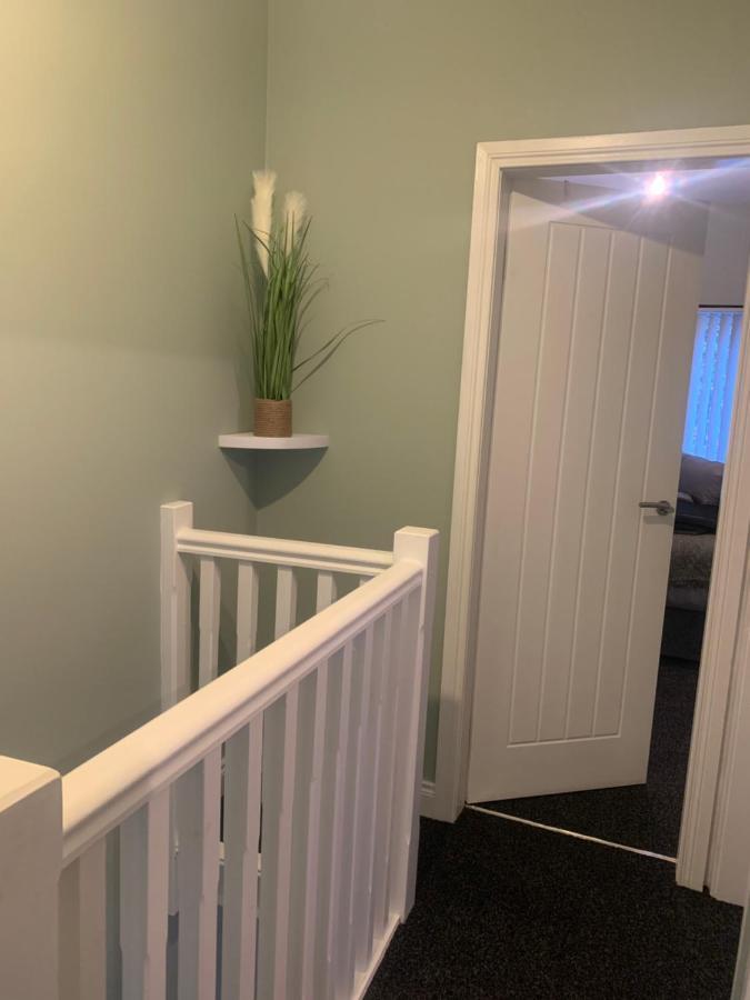 2 Bedroom Cheerful House Close To City Center Belfast Exterior photo