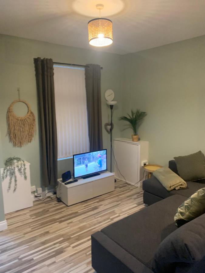 2 Bedroom Cheerful House Close To City Center Belfast Exterior photo